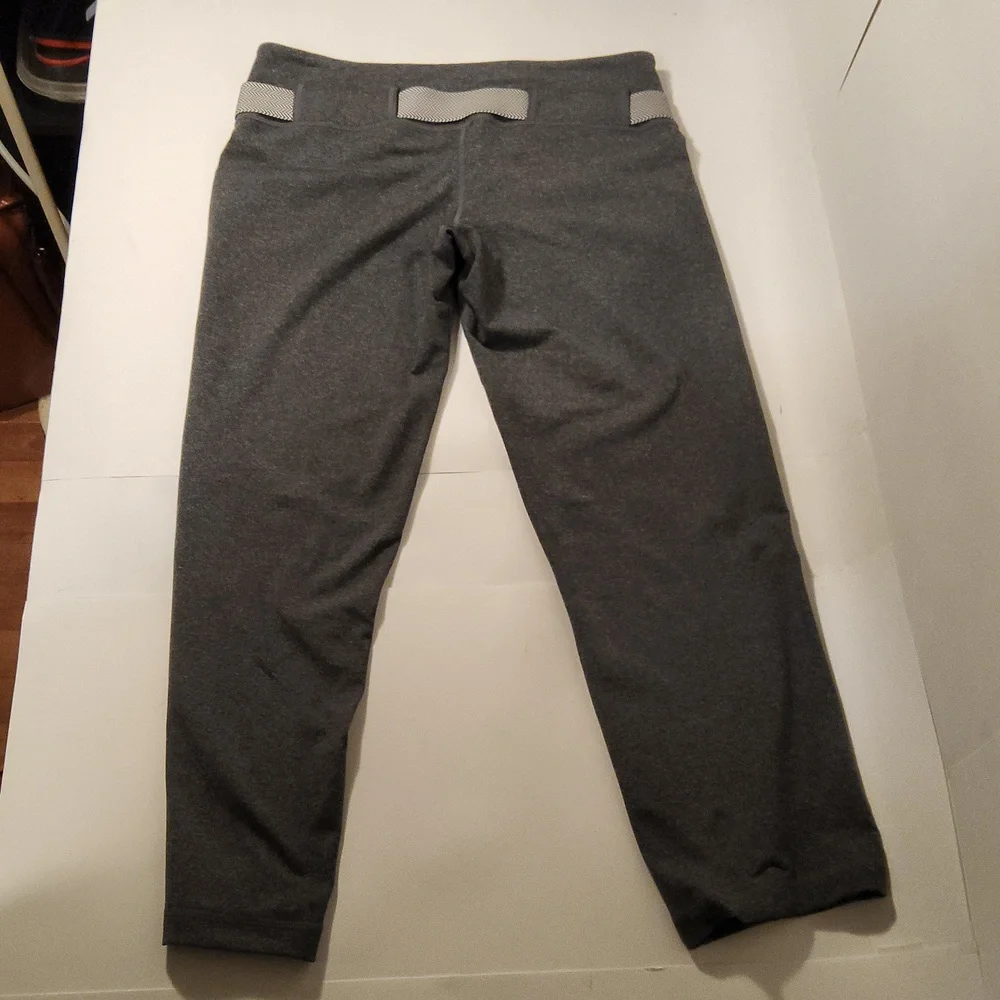 Lululemon - Picture 3 of 4